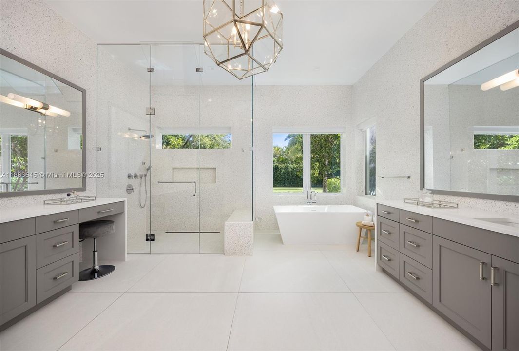 最近售出: $6,995,000 (6 贝兹, 7 浴室, 5961 平方英尺)