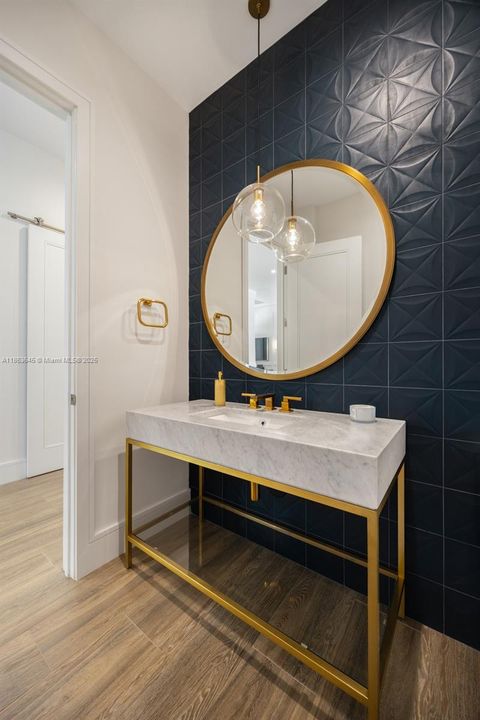 最近售出: $6,995,000 (6 贝兹, 7 浴室, 5961 平方英尺)