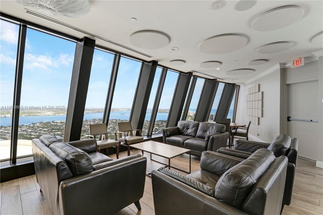 Marquis Rooftop Lounge & Restaurant