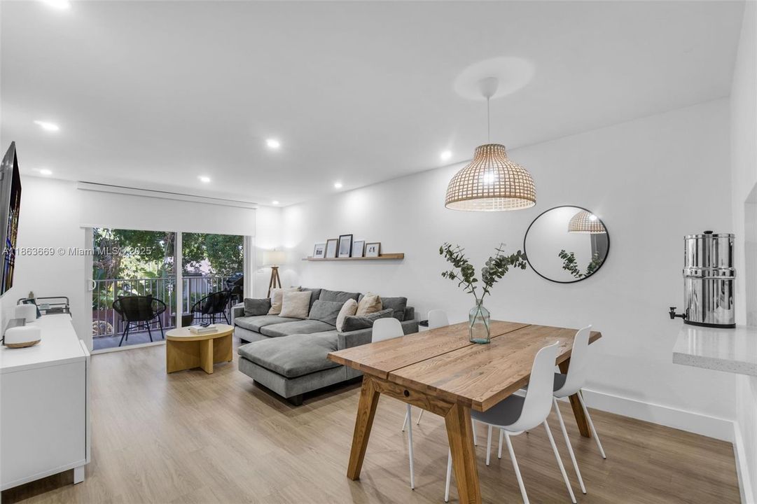 最近售出: $255,000 (1 贝兹, 1 浴室, 755 平方英尺)