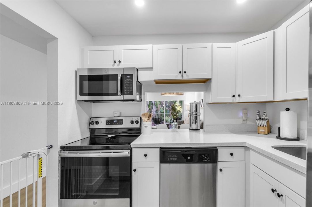 最近售出: $255,000 (1 贝兹, 1 浴室, 755 平方英尺)