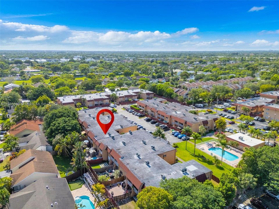 最近售出: $255,000 (1 贝兹, 1 浴室, 755 平方英尺)