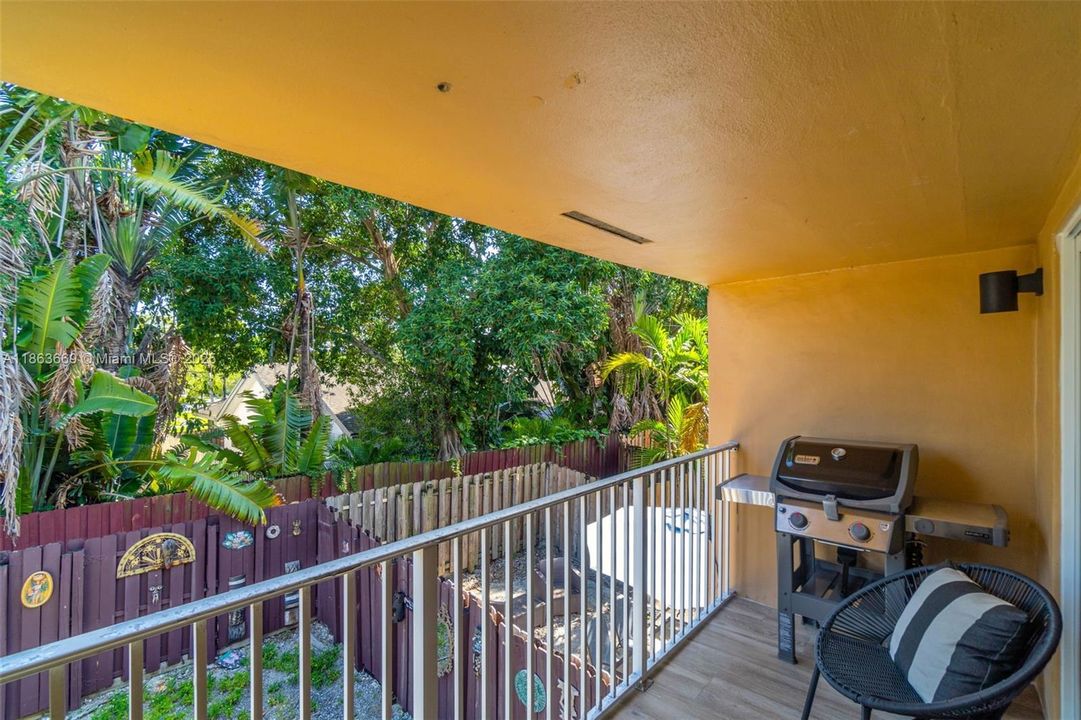 最近售出: $255,000 (1 贝兹, 1 浴室, 755 平方英尺)