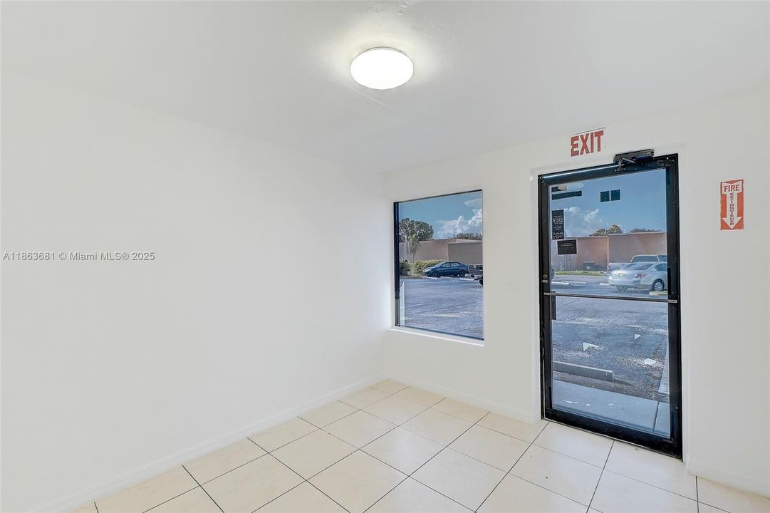 В аренду: $1,200 (0 спален, 0 ванн, 0 Квадратных фут)