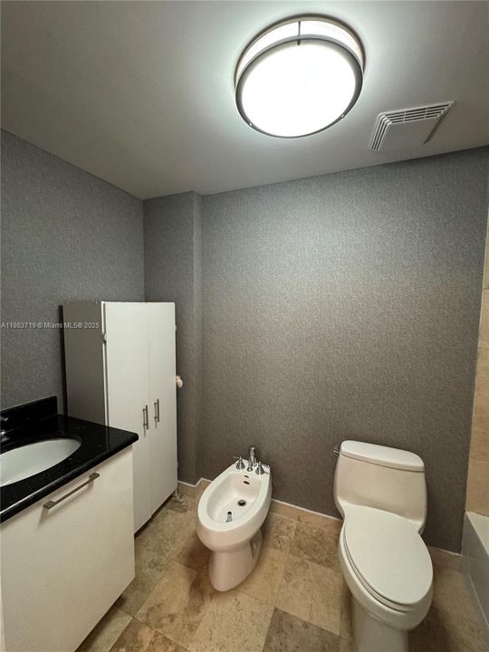 合同活跃: $4,300 (1 贝兹, 1 浴室, 790 平方英尺)