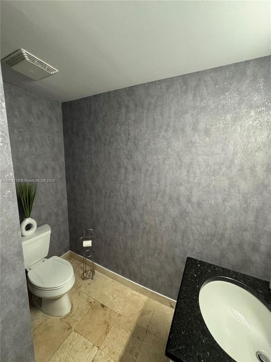 合同活跃: $4,300 (1 贝兹, 1 浴室, 790 平方英尺)