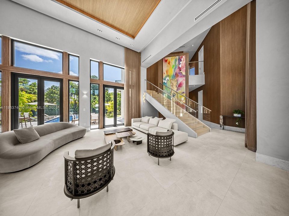 最近售出: $6,750,000 (8 贝兹, 9 浴室, 8105 平方英尺)