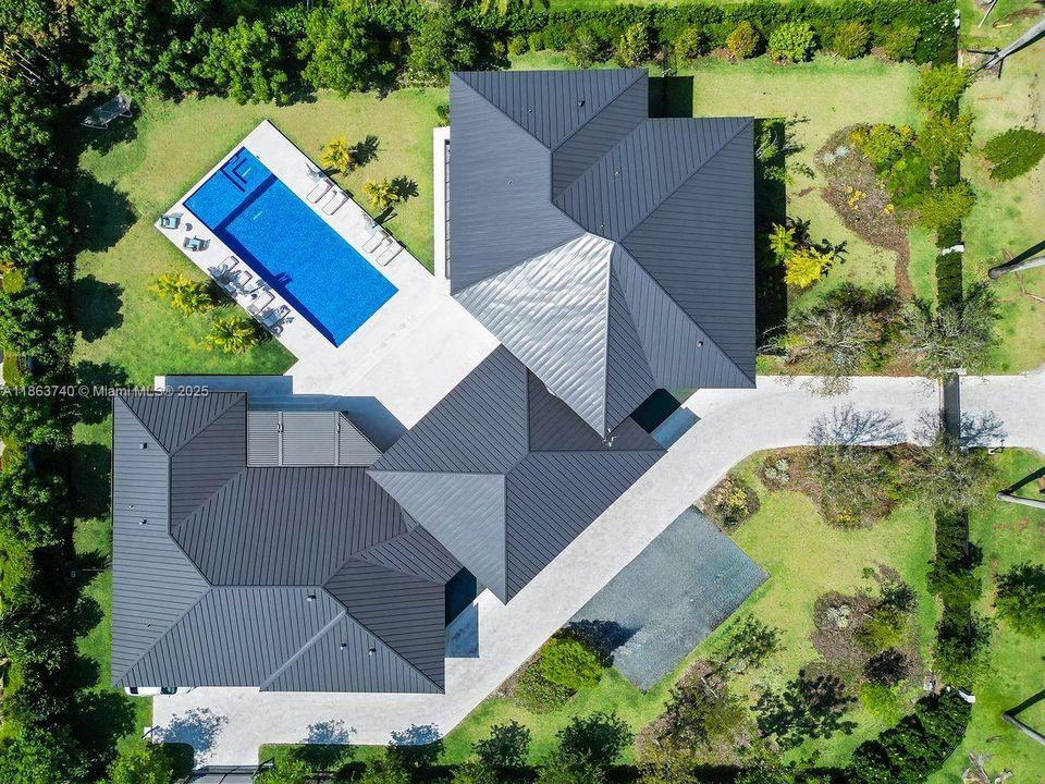 最近售出: $6,750,000 (8 贝兹, 9 浴室, 8105 平方英尺)