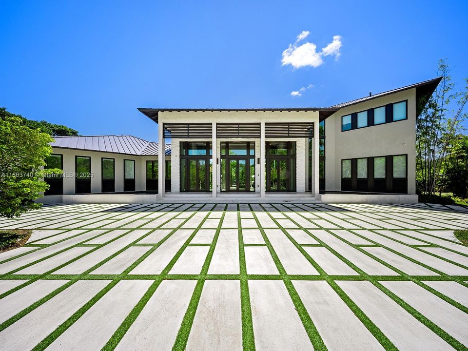 最近售出: $6,750,000 (8 贝兹, 9 浴室, 8105 平方英尺)