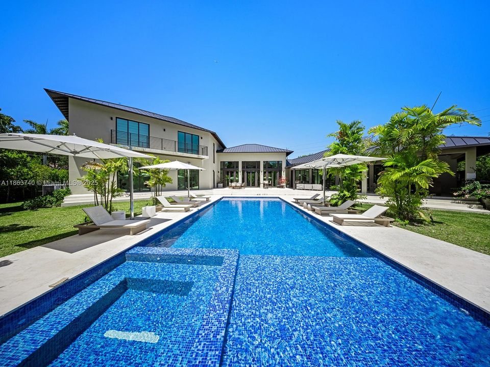 最近售出: $6,750,000 (8 贝兹, 9 浴室, 8105 平方英尺)