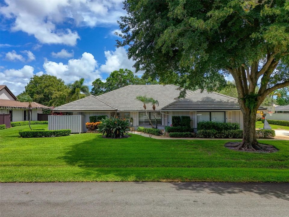 В аренду: $14,000 (4 спален, 2 ванн, 2413 Квадратных фут)