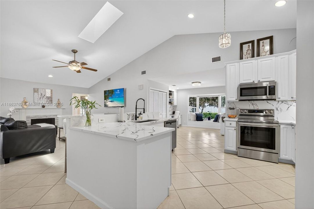 В аренду: $14,000 (4 спален, 2 ванн, 2413 Квадратных фут)