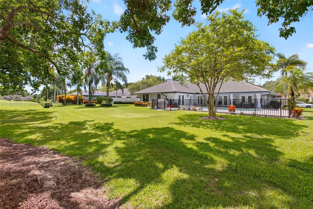 В аренду: $14,000 (4 спален, 2 ванн, 2413 Квадратных фут)