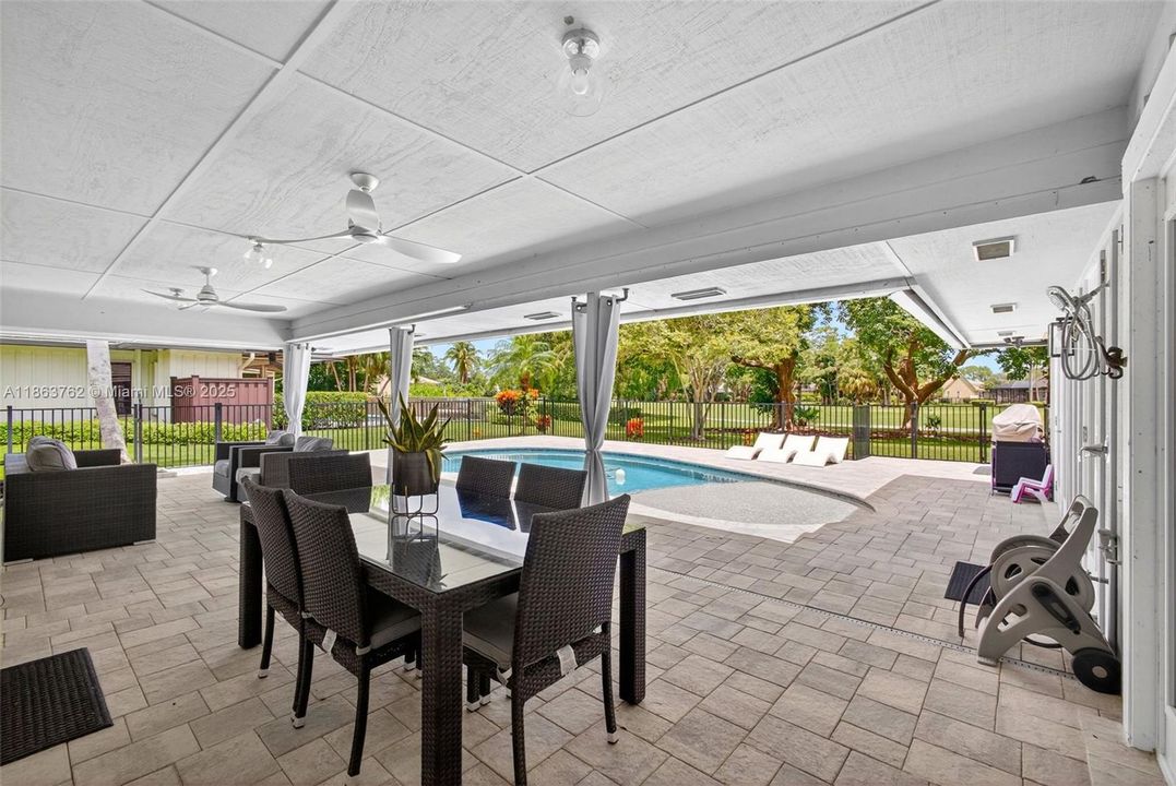 В аренду: $14,000 (4 спален, 2 ванн, 2413 Квадратных фут)