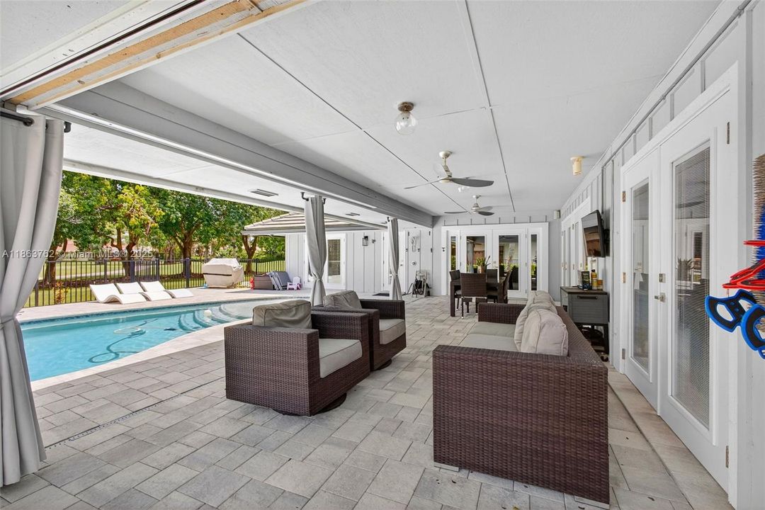 В аренду: $14,000 (4 спален, 2 ванн, 2413 Квадратных фут)