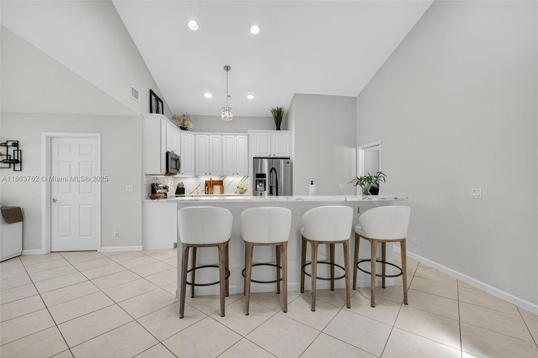 В аренду: $14,000 (4 спален, 2 ванн, 2413 Квадратных фут)