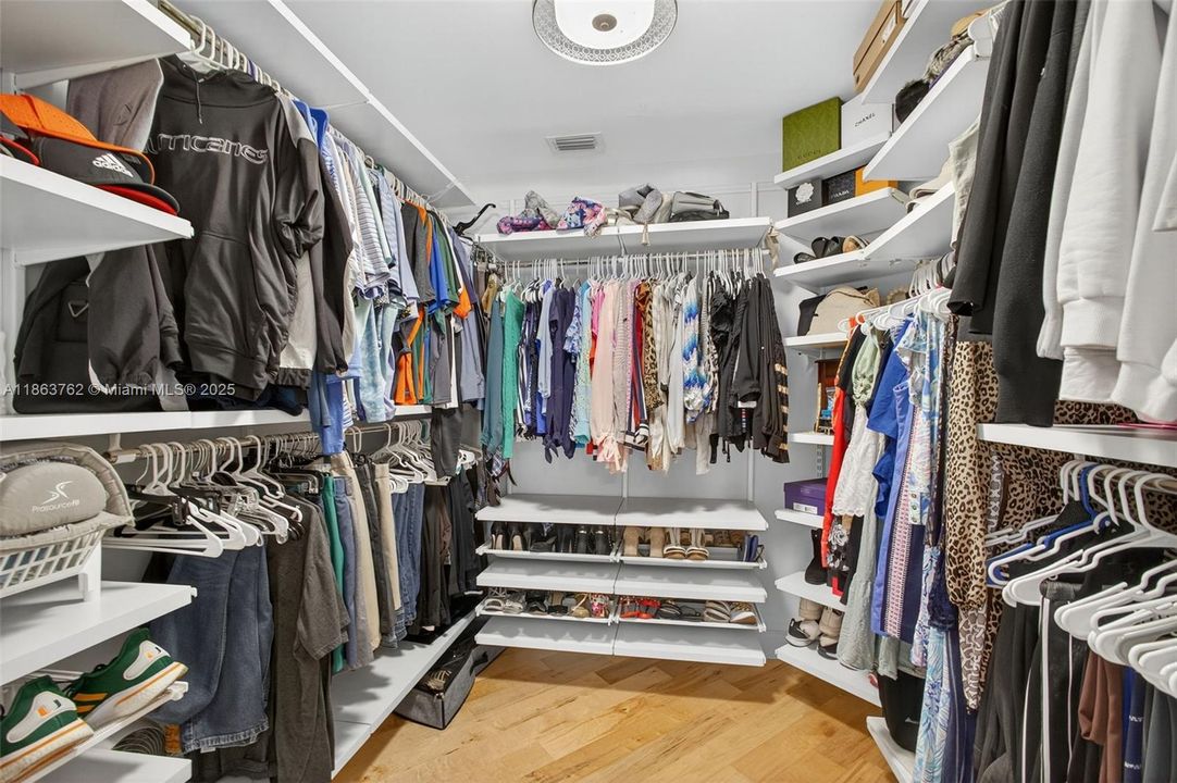 В аренду: $14,000 (4 спален, 2 ванн, 2413 Квадратных фут)