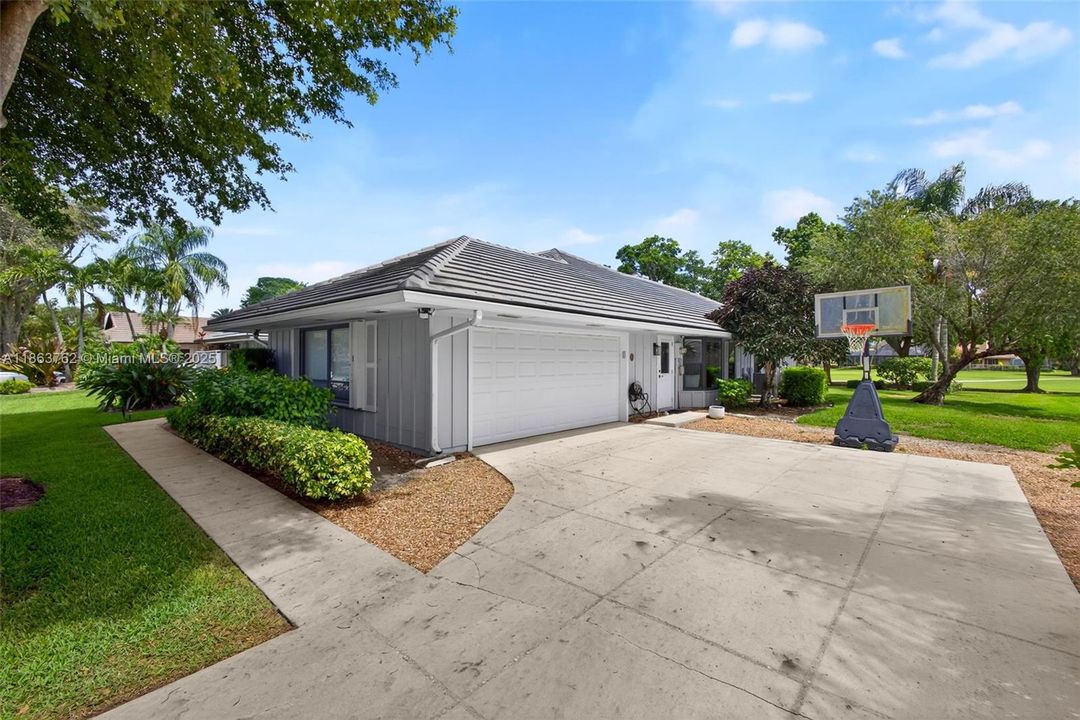 В аренду: $14,000 (4 спален, 2 ванн, 2413 Квадратных фут)