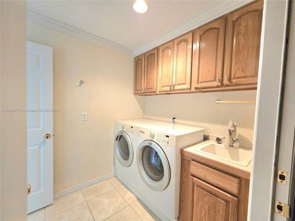 На продажу: $399,900 (3 спален, 3 ванн, 2118 Квадратных фут)