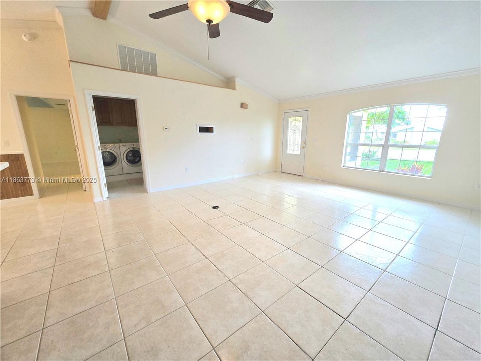 На продажу: $399,900 (3 спален, 3 ванн, 2118 Квадратных фут)