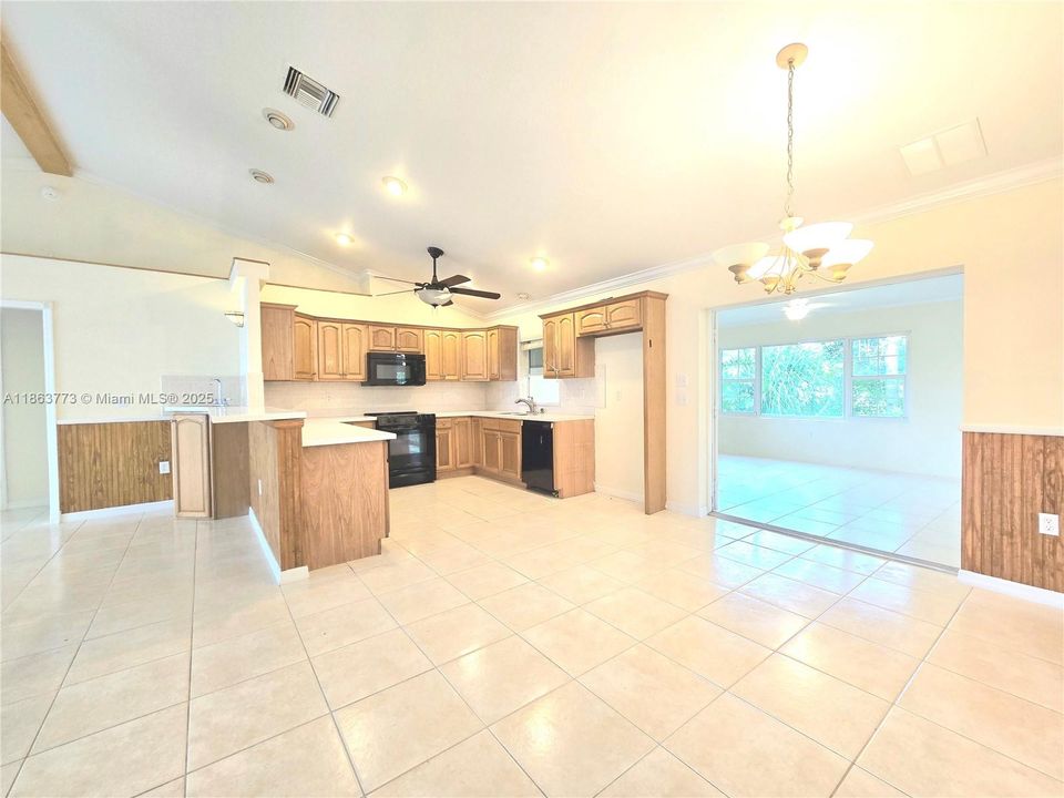 На продажу: $399,900 (3 спален, 3 ванн, 2118 Квадратных фут)