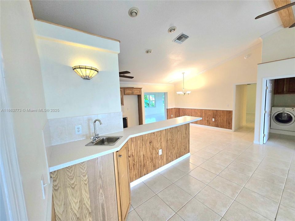 На продажу: $399,900 (3 спален, 3 ванн, 2118 Квадратных фут)