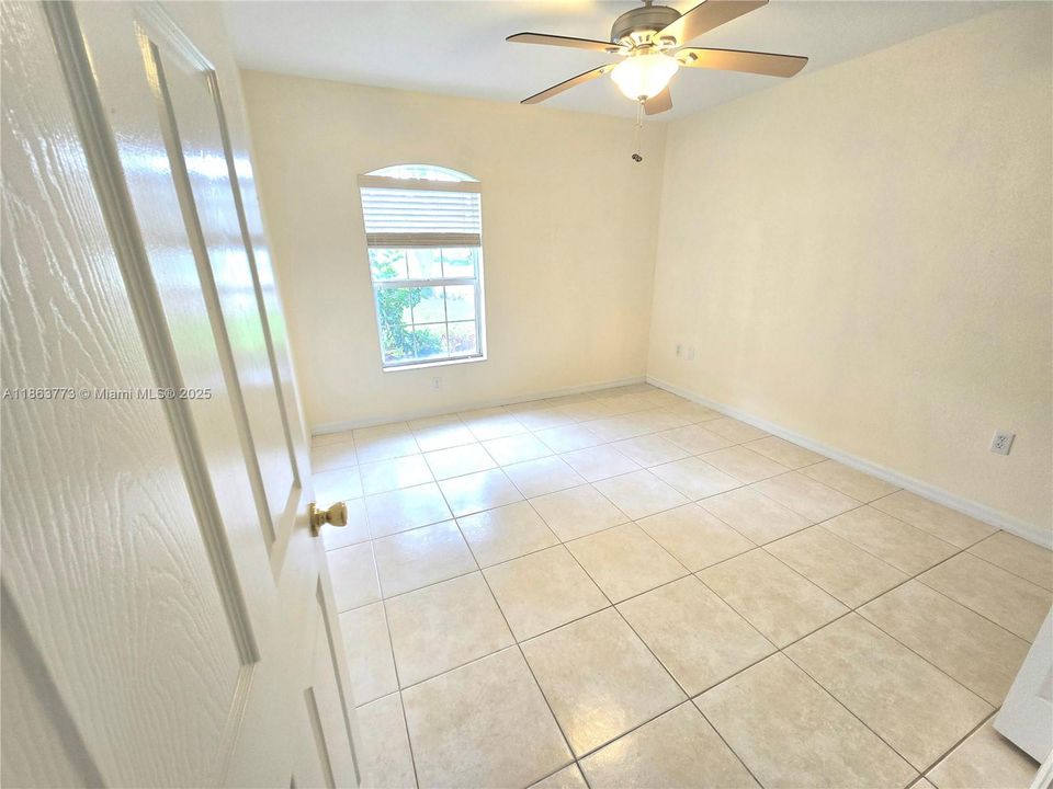 На продажу: $399,900 (3 спален, 3 ванн, 2118 Квадратных фут)