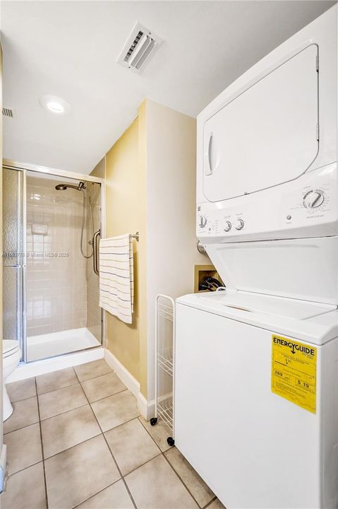 Под контрактом: $109,000 (2 спален, 2 ванн, 860 Квадратных фут)