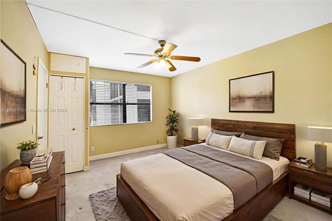 Под контрактом: $109,000 (2 спален, 2 ванн, 860 Квадратных фут)