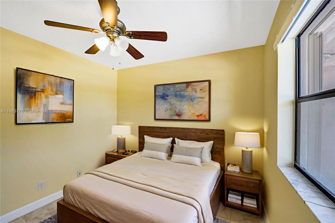 Под контрактом: $109,000 (2 спален, 2 ванн, 860 Квадратных фут)