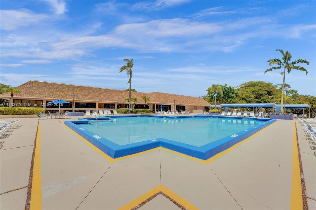 Под контрактом: $109,000 (2 спален, 2 ванн, 860 Квадратных фут)