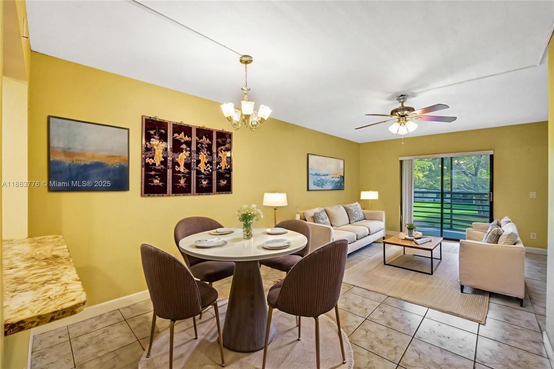 Под контрактом: $109,000 (2 спален, 2 ванн, 860 Квадратных фут)