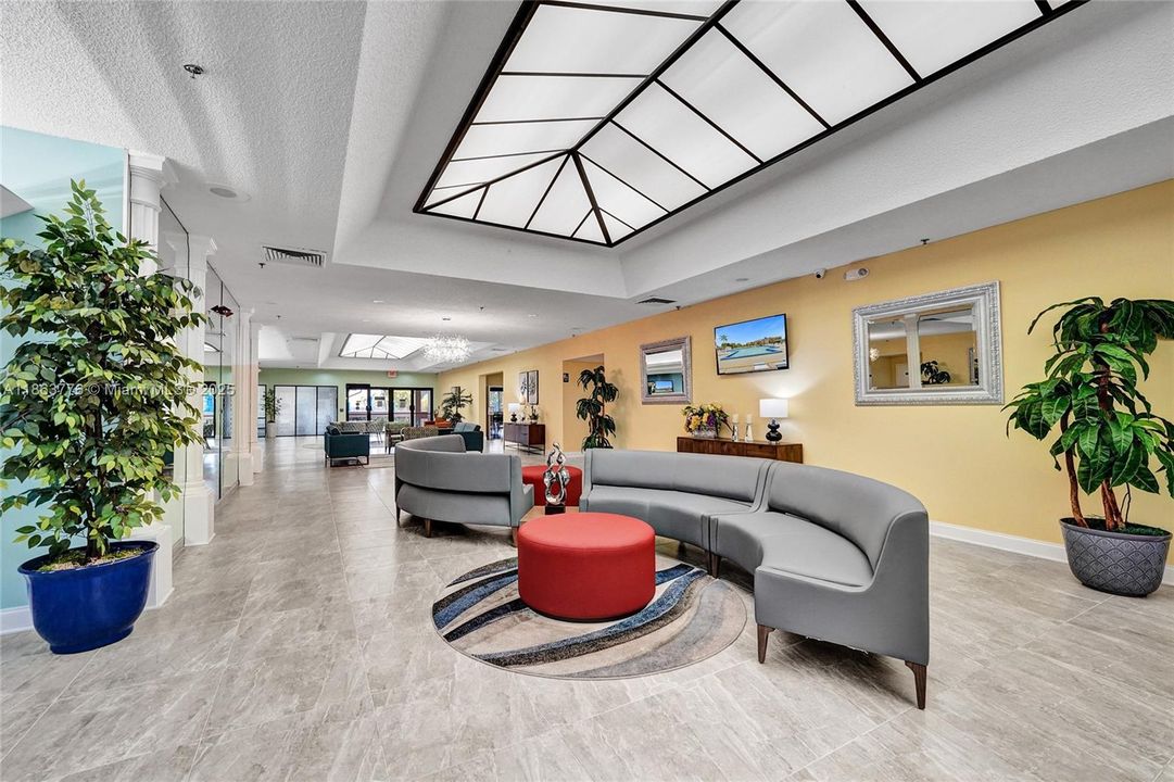 Под контрактом: $109,000 (2 спален, 2 ванн, 860 Квадратных фут)