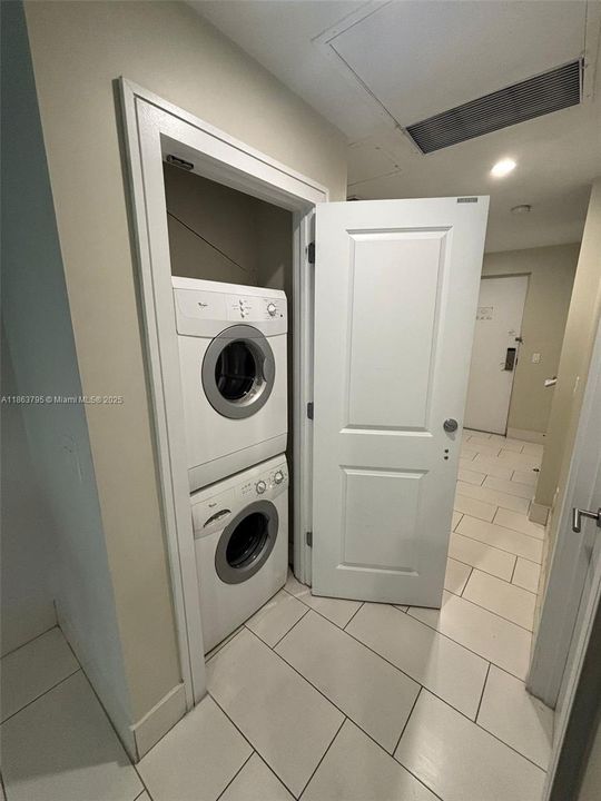 En Venta: $165,000 (3 camas, 4 baños, 2070 Pies cuadrados)