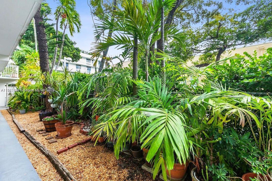 最近售出: $235,000 (1 贝兹, 1 浴室, 474 平方英尺)