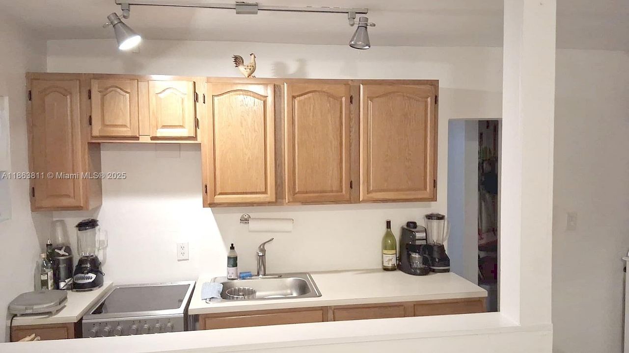 最近售出: $235,000 (1 贝兹, 1 浴室, 474 平方英尺)