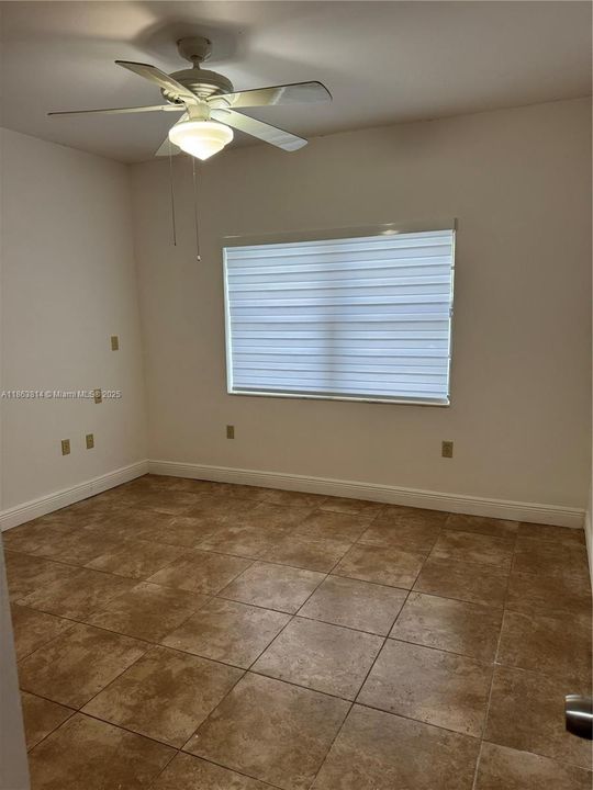 Под контрактом: $4,600 (4 спален, 3 ванн, 2814 Квадратных фут)