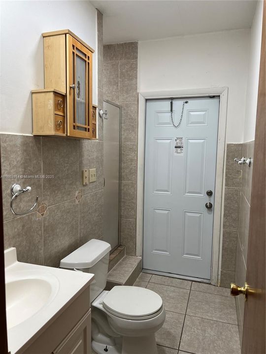 Под контрактом: $4,600 (4 спален, 3 ванн, 2814 Квадратных фут)