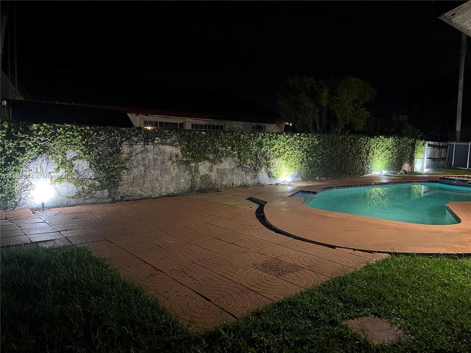 Под контрактом: $4,600 (4 спален, 3 ванн, 2814 Квадратных фут)