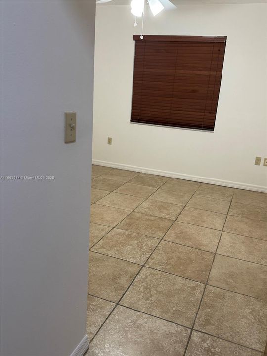 Под контрактом: $4,600 (4 спален, 3 ванн, 2814 Квадратных фут)