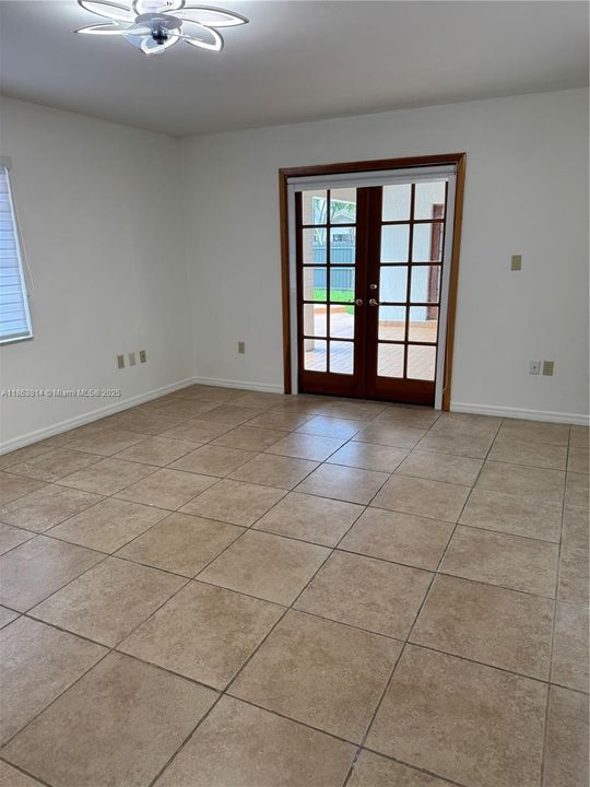 Под контрактом: $4,600 (4 спален, 3 ванн, 2814 Квадратных фут)