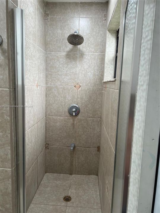 Под контрактом: $4,600 (4 спален, 3 ванн, 2814 Квадратных фут)