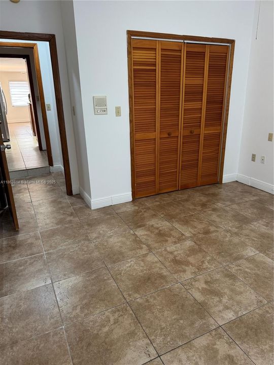 Под контрактом: $4,600 (4 спален, 3 ванн, 2814 Квадратных фут)