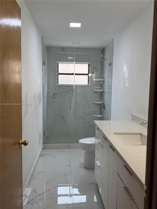 Под контрактом: $4,600 (4 спален, 3 ванн, 2814 Квадратных фут)