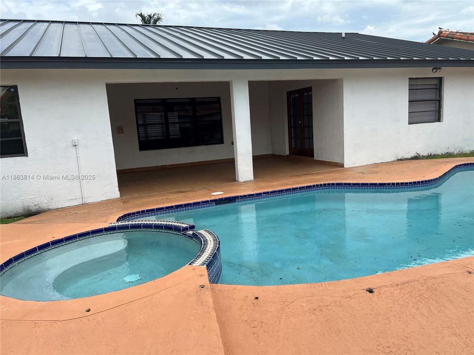 Под контрактом: $4,600 (4 спален, 3 ванн, 2814 Квадратных фут)