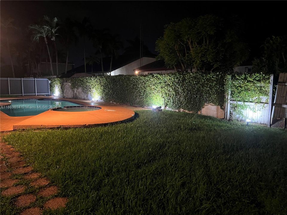 Под контрактом: $4,600 (4 спален, 3 ванн, 2814 Квадратных фут)