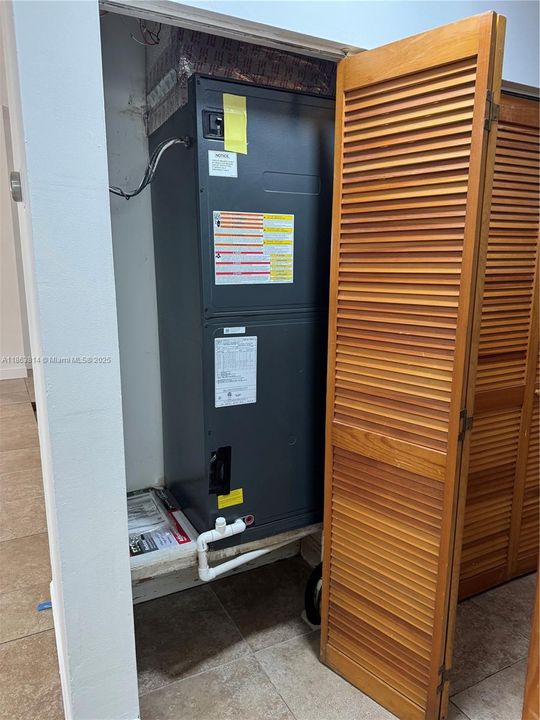 Под контрактом: $4,600 (4 спален, 3 ванн, 2814 Квадратных фут)