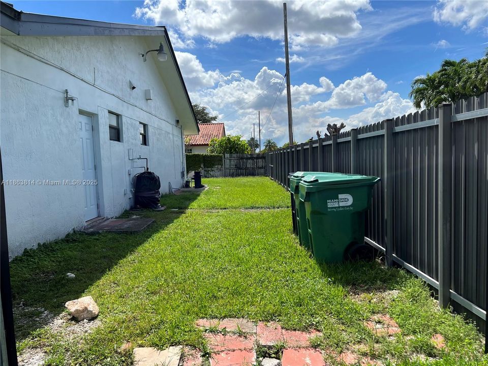 Под контрактом: $4,600 (4 спален, 3 ванн, 2814 Квадратных фут)