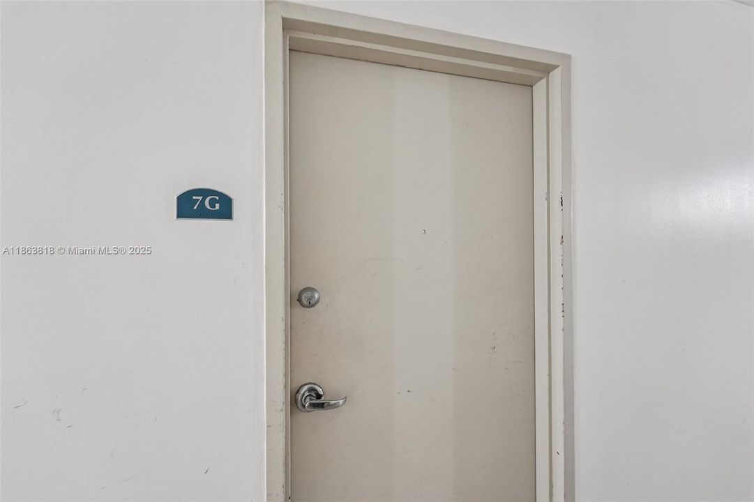 Active With Contract: $240,000 (1 beds, 1 baths, 827 Square Feet)