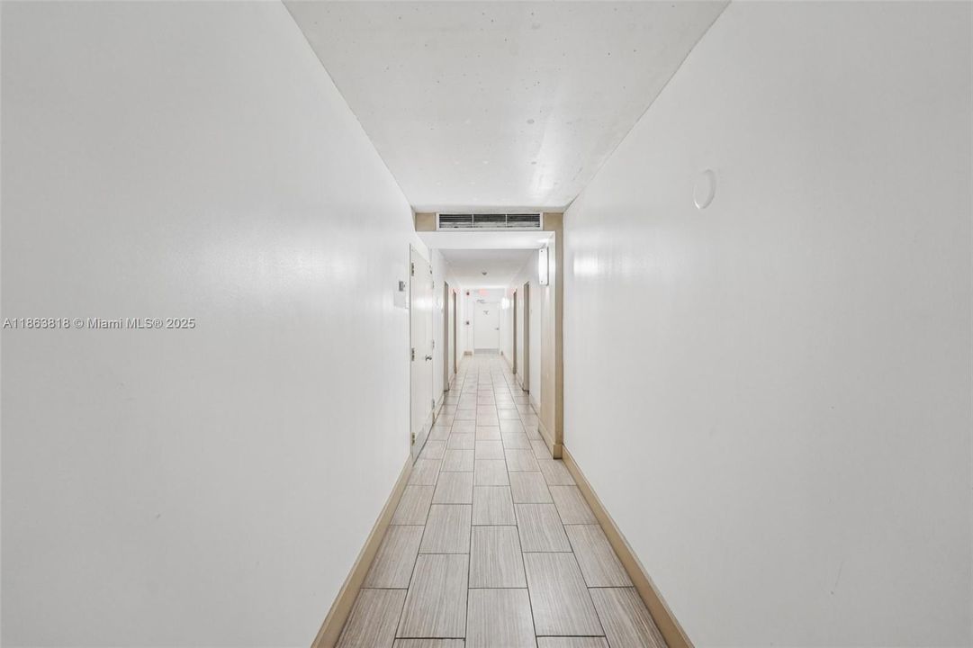 Active With Contract: $240,000 (1 beds, 1 baths, 827 Square Feet)